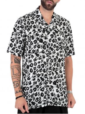 STEFAN Men's black and white animal print short sleeve shirt. 9523 Type.